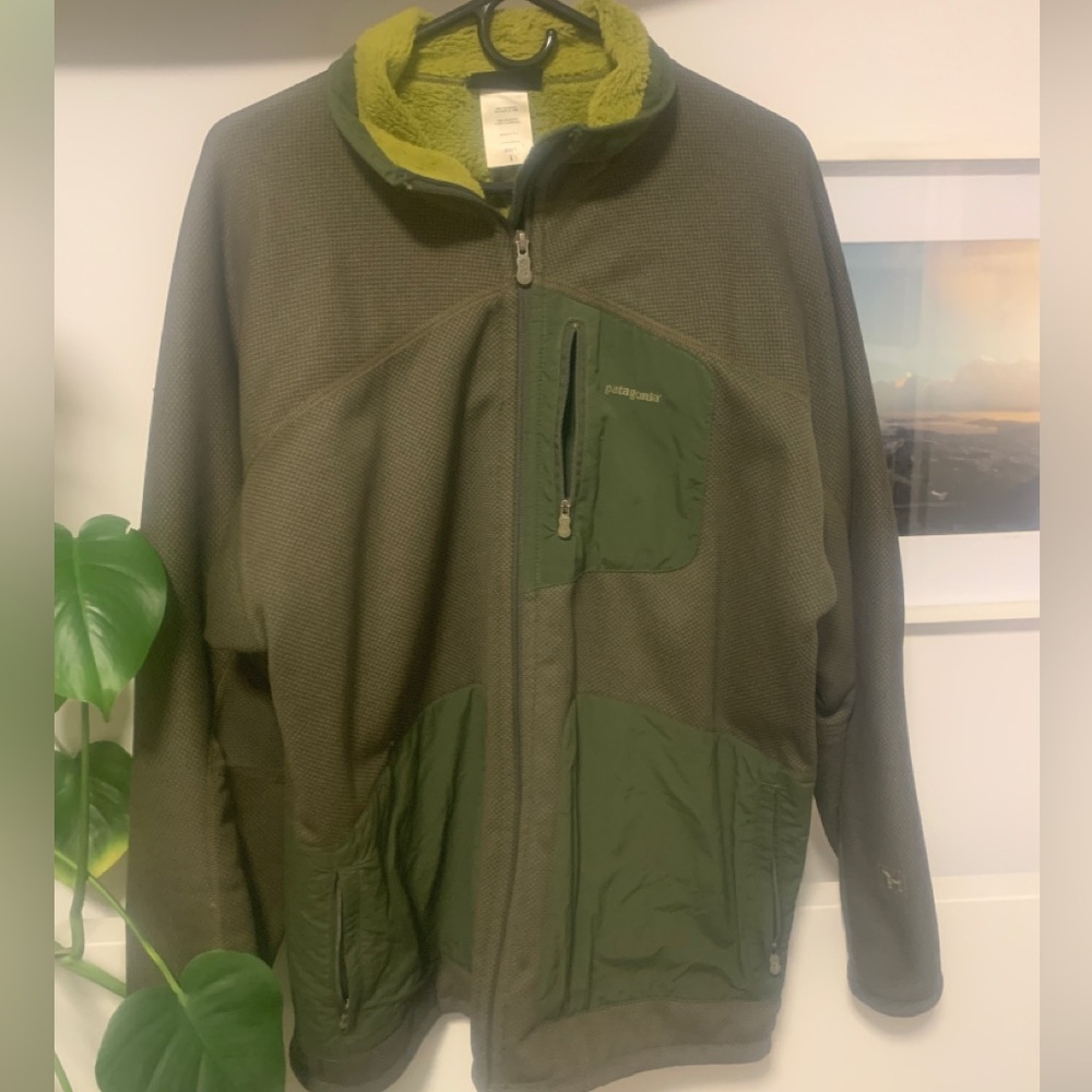 Patagonia large men’s fleece R series zip pullover